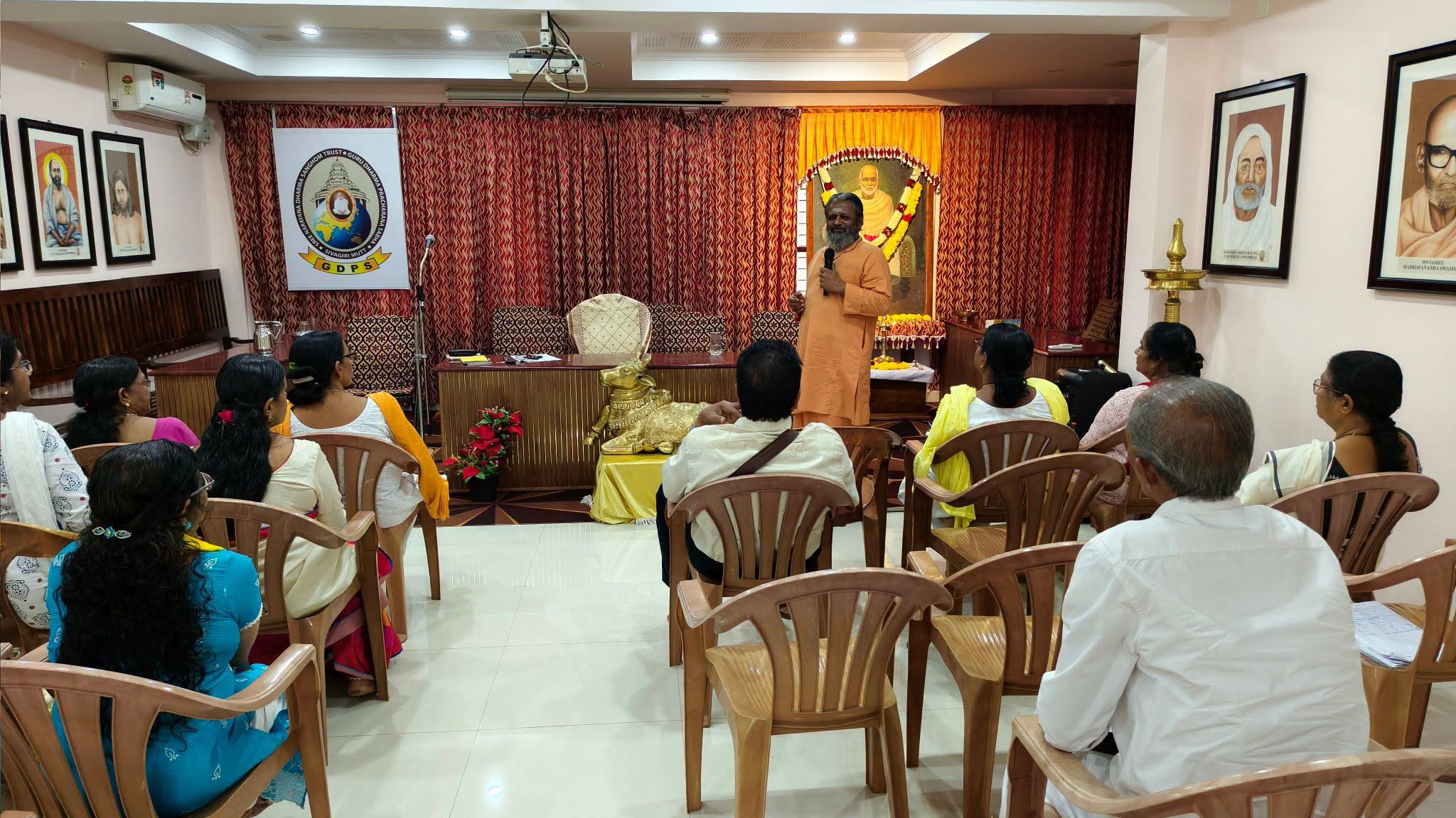 ശിവഗിരിയിൽ ശ്രീനാരായണ ദിവ്യ സത്‌സംഗവും ആത്മോപദേശ ശതക പഠനവും നടന്നു
