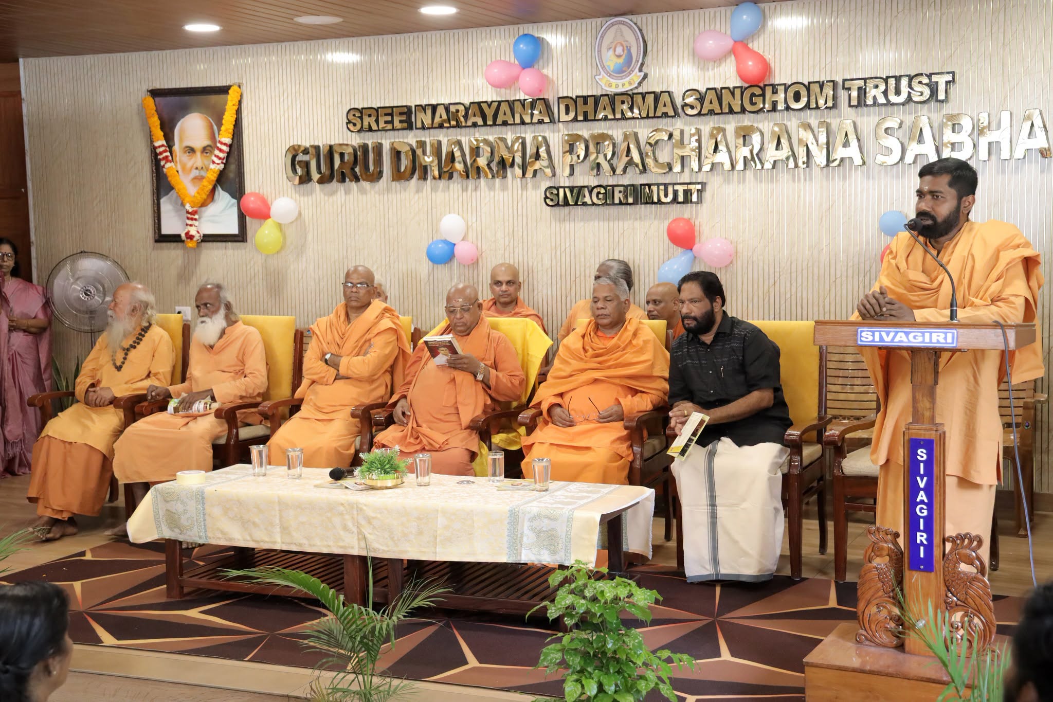 ഗുരുധർമ്മ പ്രചരണസഭയുടെ ‘നമാമി സത്യവ്രതം’ സ്മാരകഹാൾ ആരോഗ്യ-ദേവസ്വം വകുപ്പ് മന്ത്രി കെ. മുരളീധരൻ ഉദ്ഘാടനം ചെയ്യുന്നു.