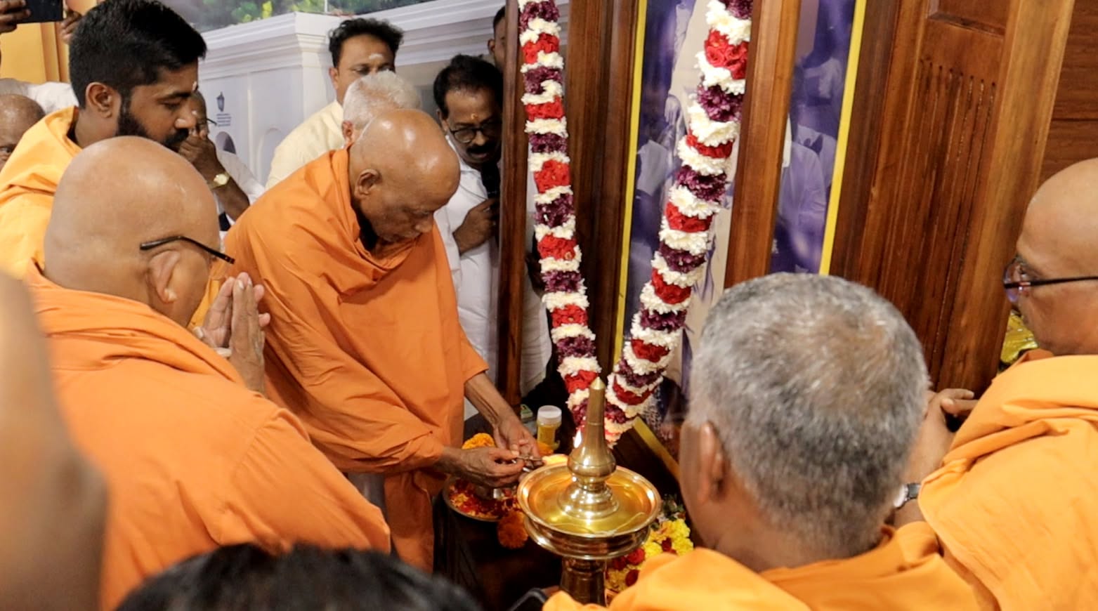 ഗുരുധർമ്മ പ്രചരണസഭയുടെ ‘നമാമി സത്യവ്രതം’ സ്മാരകഹാൾ ആരോഗ്യ-ദേവസ്വം വകുപ്പ് മന്ത്രി കെ. മുരളീധരൻ ഉദ്ഘാടനം ചെയ്യുന്നു.