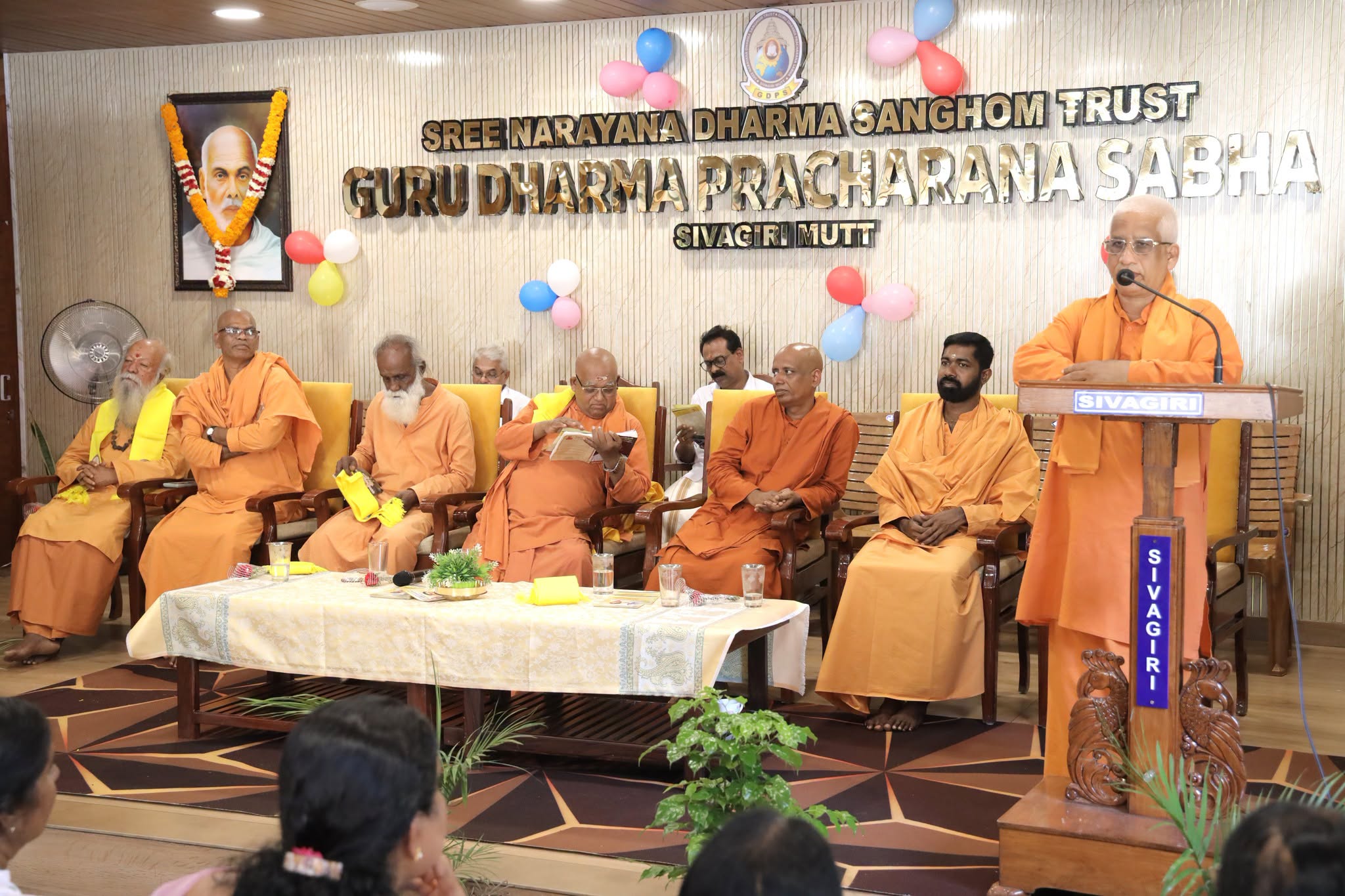 ഗുരുധർമ്മ പ്രചരണസഭയുടെ ‘നമാമി സത്യവ്രതം’ സ്മാരകഹാൾ ആരോഗ്യ-ദേവസ്വം വകുപ്പ് മന്ത്രി കെ. മുരളീധരൻ ഉദ്ഘാടനം ചെയ്യുന്നു.